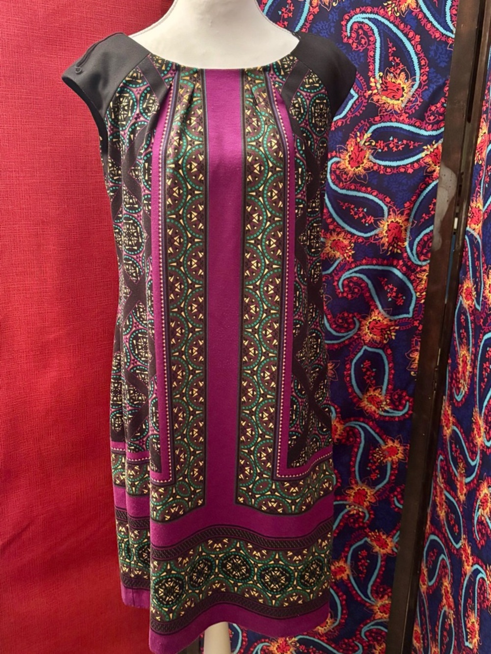 Sleeveless Patterned Shift Dress in Purple and Black